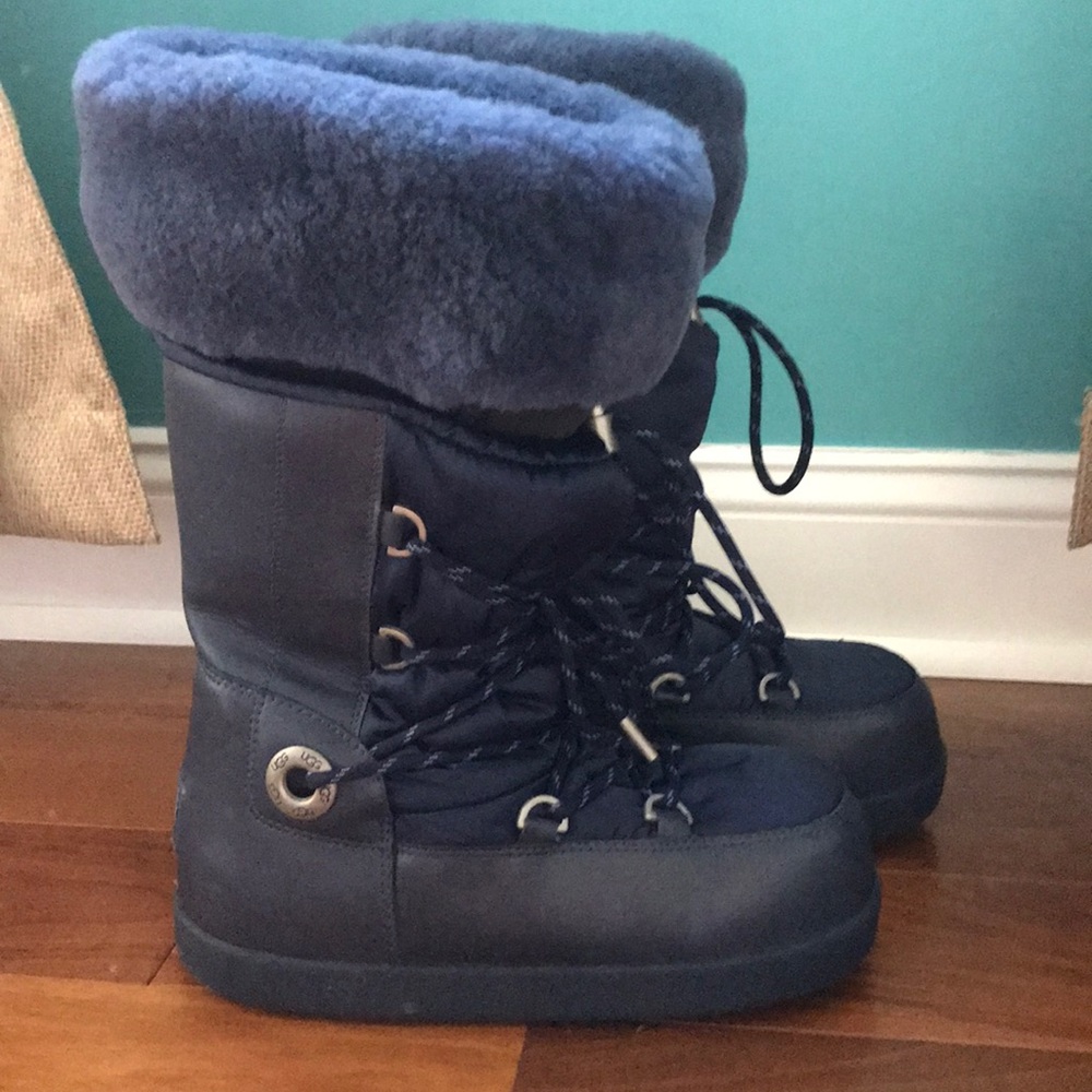 Insulated UGG moon boots navy size 7